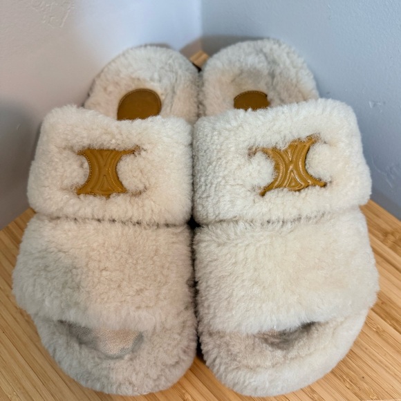 Celine Cozy Shearling Slippers with Accents - Size 6